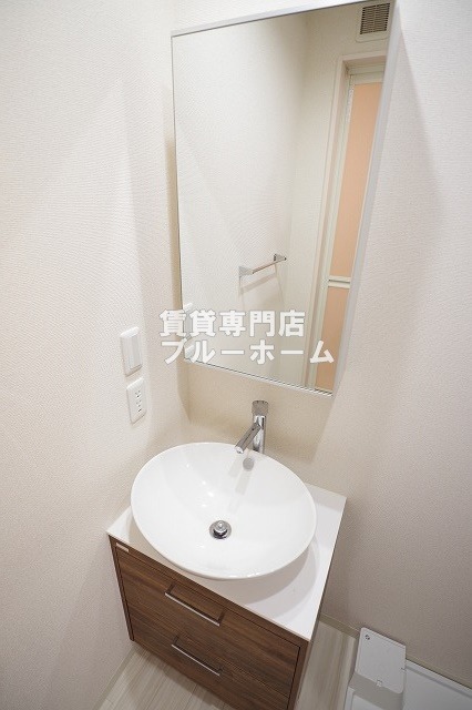 洗面設備　オシャレなデザイン洗面！