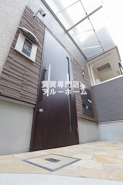 建物外観　木造3階建ての物件！