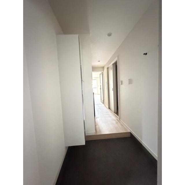 Rooms万代5の玄関写真