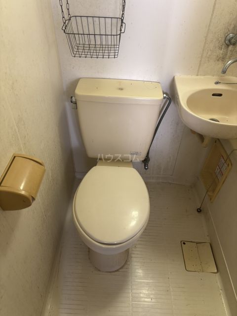 東急田園都市線 三軒茶屋駅 徒歩7分 2階建 築57年のトイレ写真