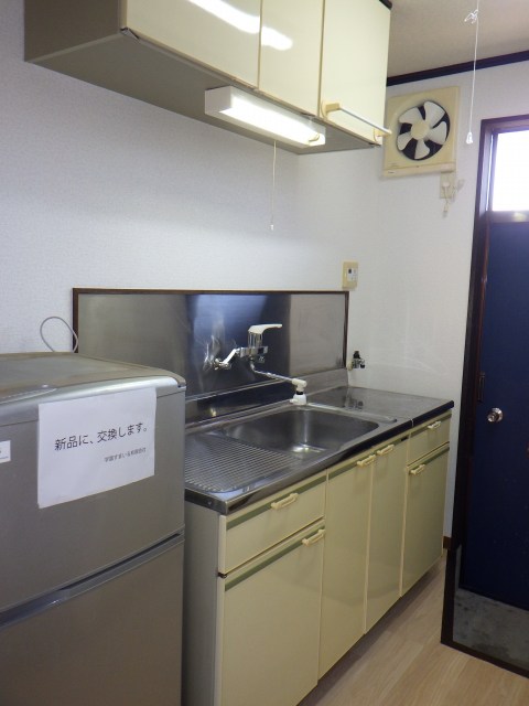 キッチン　冷蔵庫（新品に交換します。）