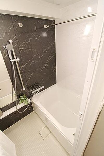 バス・シャワールーム　※別部屋の参考写真です。