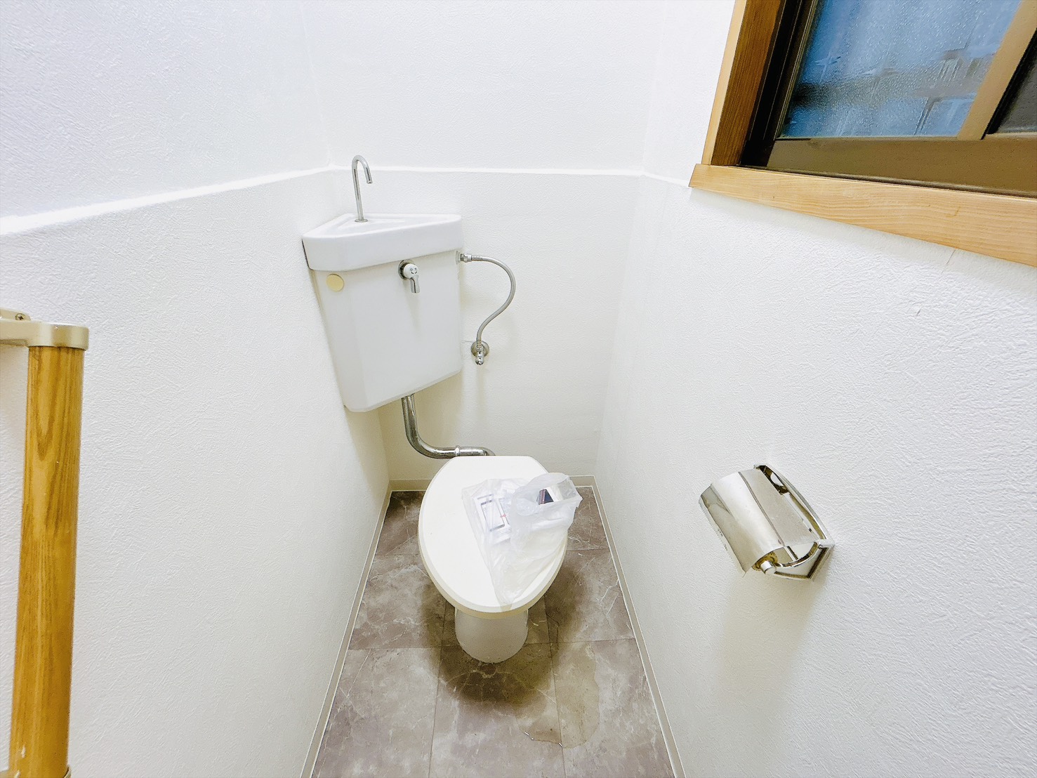 近鉄長野線 河内長野駅 徒歩7分 2階建 築47年のトイレ写真