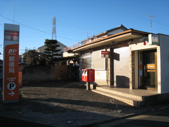 郵便局　足立西伊興郵便局（郵便局）まで372m