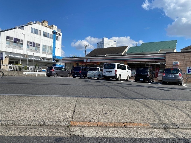 コンビニ　セブンイレブン八王子石川西店（コンビニ）まで356m