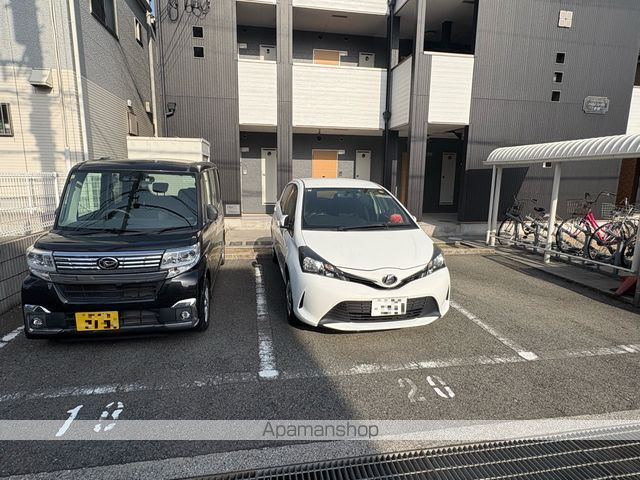 駐車場　駐車場