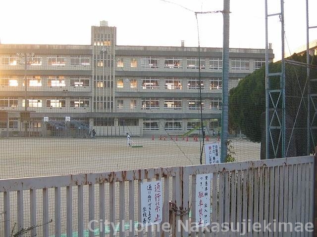 小学校　広島市立安小学校（小学校）まで822m