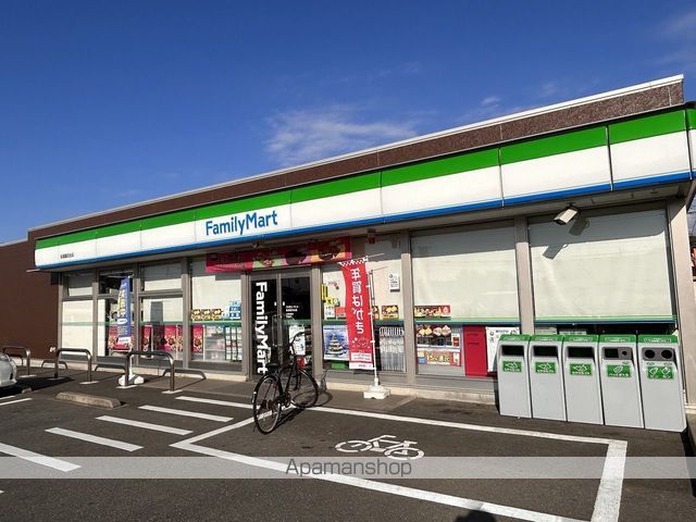 コンビニ　ファミリーマート（コンビニ）まで836m