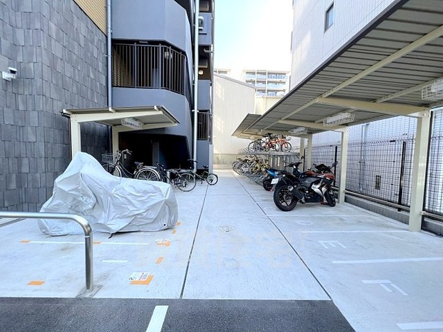 地下鉄御堂筋線 江坂駅 徒歩13分 9階建 築5年の外観写真