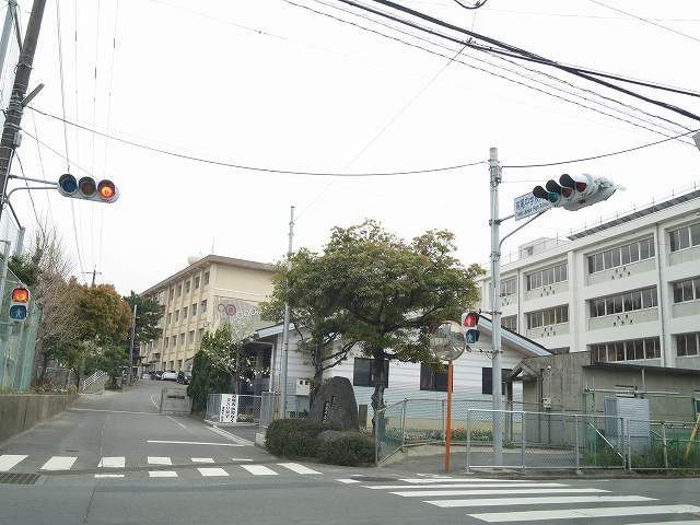 小学校　滝尾小学校　滝尾中学校（小学校）まで850m