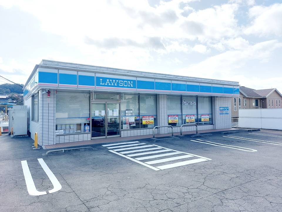 コンビニ　ローソン松山西衣山駅前店（コンビニ）まで134m