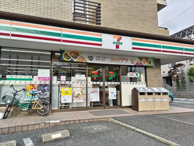 コンビニ　セブンイレブン大宮日進駅西店（コンビニ）まで450m