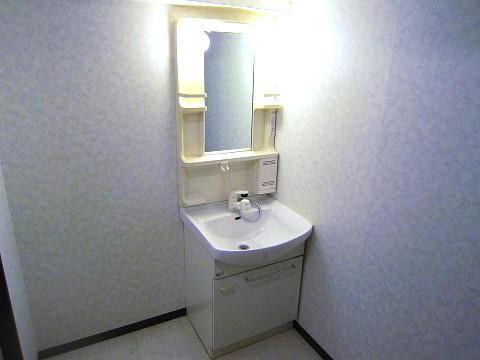 洗面設備　室内写真は別部屋の写真です。