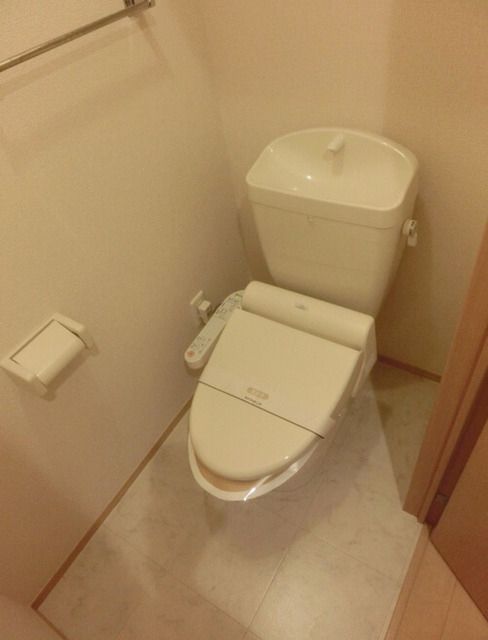 トイレ　ウォシュレット付き