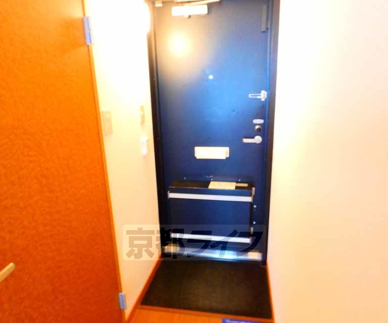 レオパレスアジェル岩倉南の玄関写真