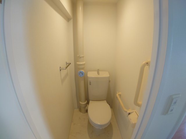 阪急宝塚線 池田駅 徒歩13分 9階建 築34年のトイレ写真
