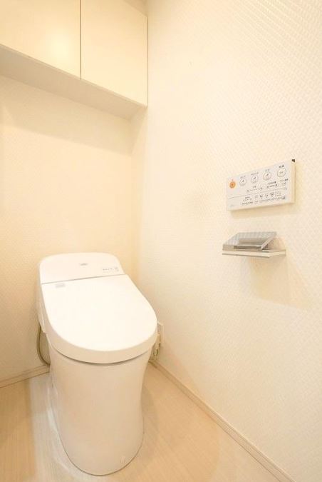 京急空港線 糀谷駅 徒歩4分 8階建 築11年のトイレ写真