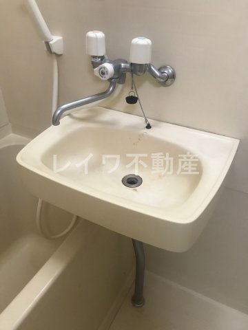 洗面設備　スペースが確保できる洗面所です