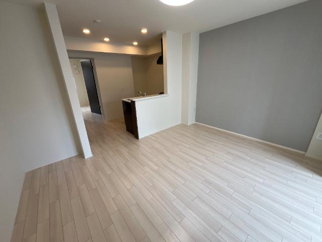 開成町古田島新築アパート工事の居間写真