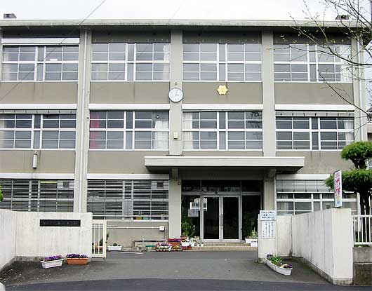 小学校　舞鶴市立倉梯小学校（小学校）まで185m
