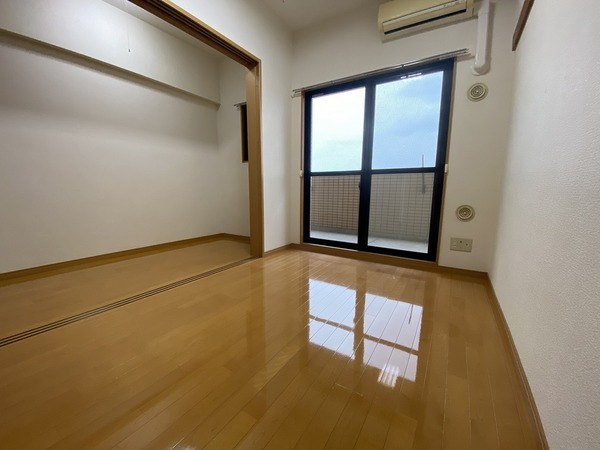 ロイヤルシティ自由ヶ丘の居間写真