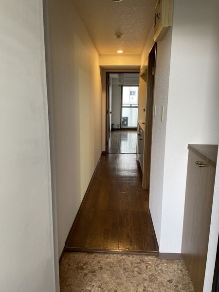 玄関　※写真は同じマンションの違う部屋のものになります。