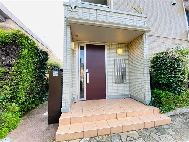 エントランス　同一建物内２０２号室内装写真転載