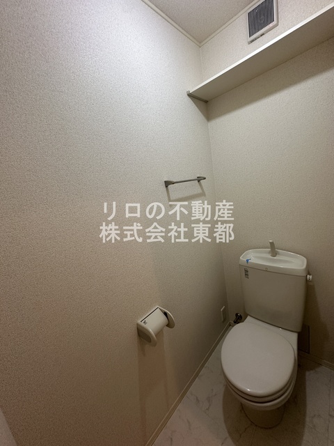 トイレ　白基調で清潔感のあるトイレです♪