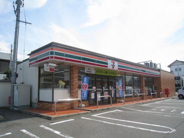 コンビニ　セブンイレブン（コンビニ）まで700m