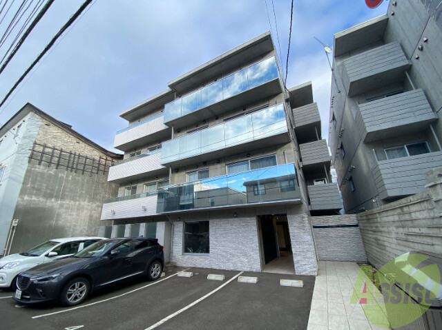 建物外観　札幌市中央区南１３条西「ＣＯＭＯＤＯＪＯＵＲＳ１３－７」