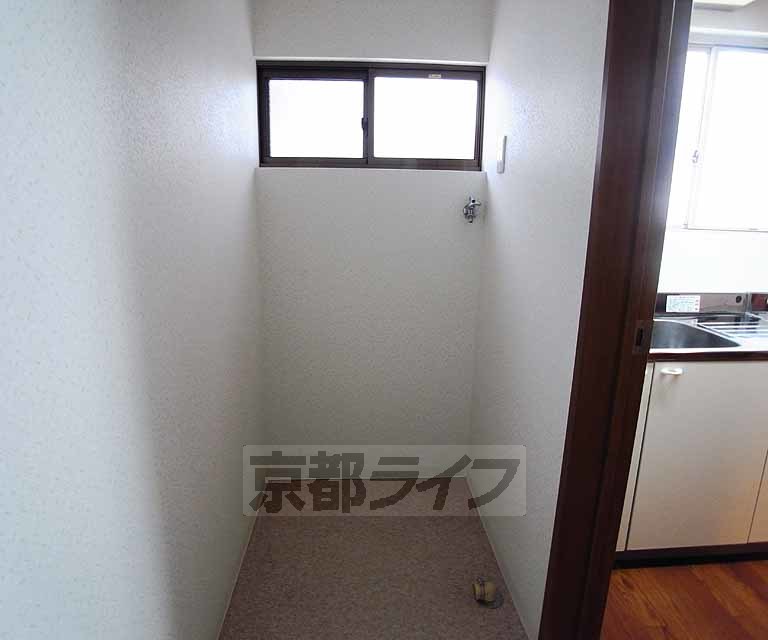 その他設備　洗濯置き場は室内です