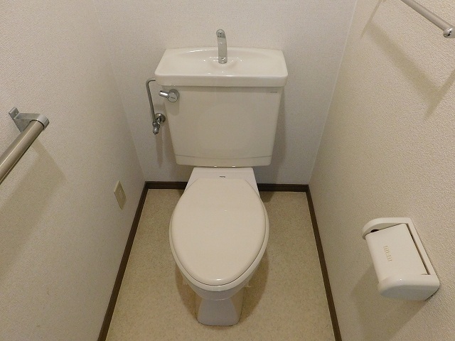 近鉄大阪線 河内国分駅 徒歩7分 6階建 築29年のトイレ写真