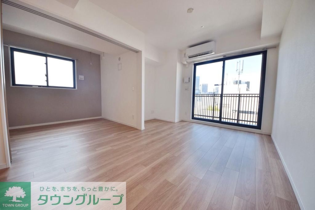 グラン,フォークス神田イーストタワーの居間写真