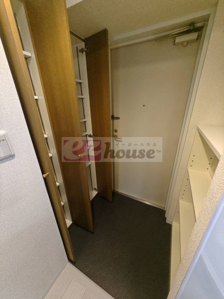 玄関　別部屋の参考画像です