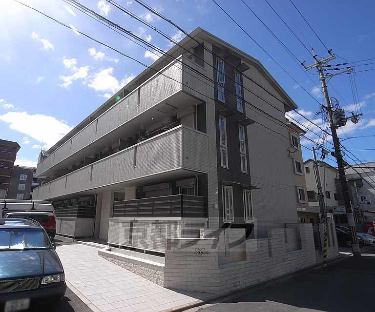 建物外観　ぱっりとした綺麗な外観ですね。