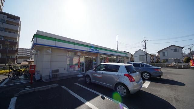 コンビニ　ファミリーマート和光白子三丁目店（コンビニ）まで300m