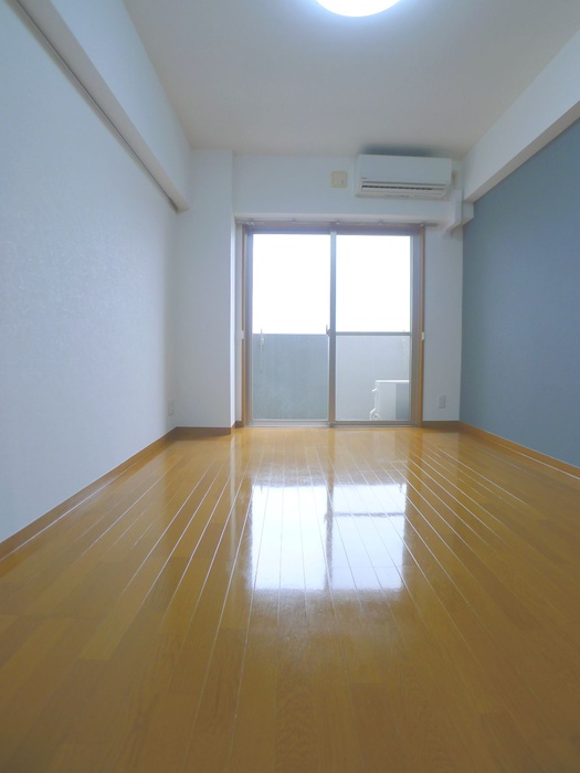 プライムアーバン行徳IIの居間写真