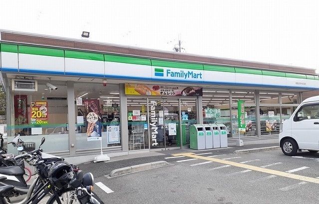コンビニ　ファミリーマート様（コンビニ）まで650m