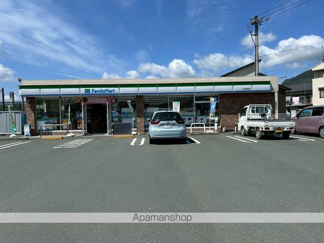コンビニ　ファミリーマート（コンビニ）まで700m