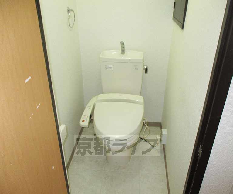 トイレ　ウォシュレット付きのトイレです。