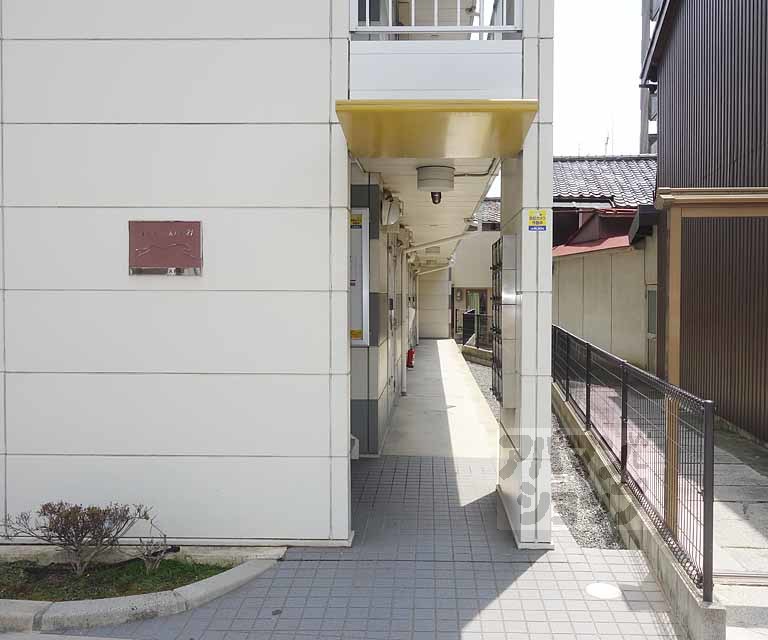 レオパレスPOLESTARIIIの外観写真