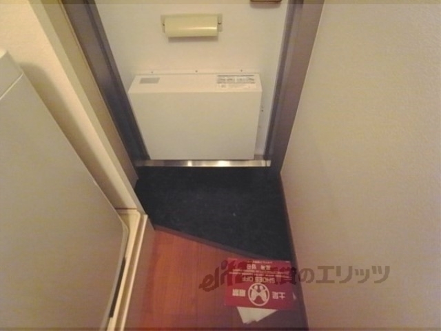 レオパレスアゼリアの玄関写真