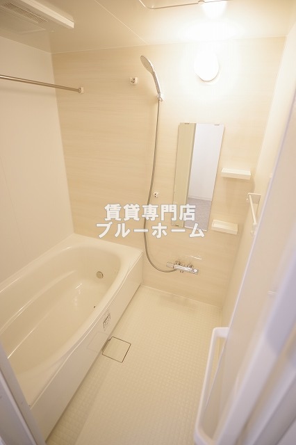 バス・シャワールーム　浴室乾燥機・追い炊き機能付きお風呂です！