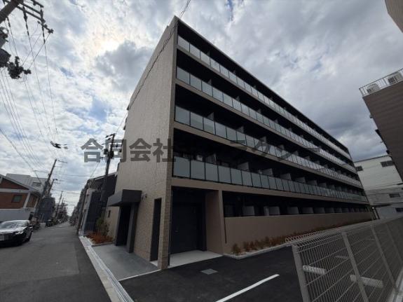 建物外観　落ち着いた色合いの外観です