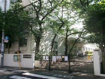 小学校　文京区立根津小学校（小学校）まで60m