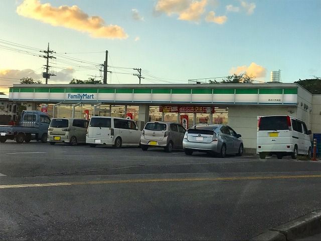 コンビニ　ファミリーマート具志川大田店（コンビニ）まで350m