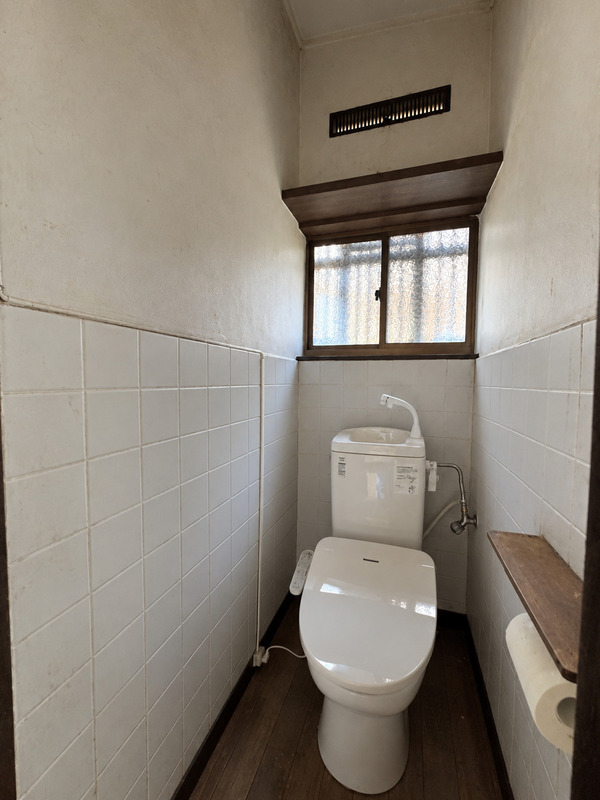 ＪＲ紀勢本線 宮前駅 徒歩14分 2階建 築48年のトイレ写真