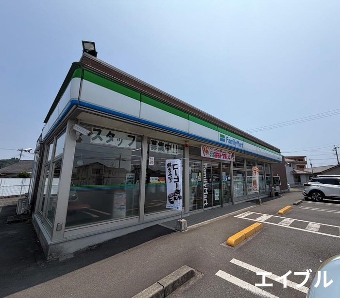 コンビニ　ファミリーマートはとや反土店（コンビニ）まで663m