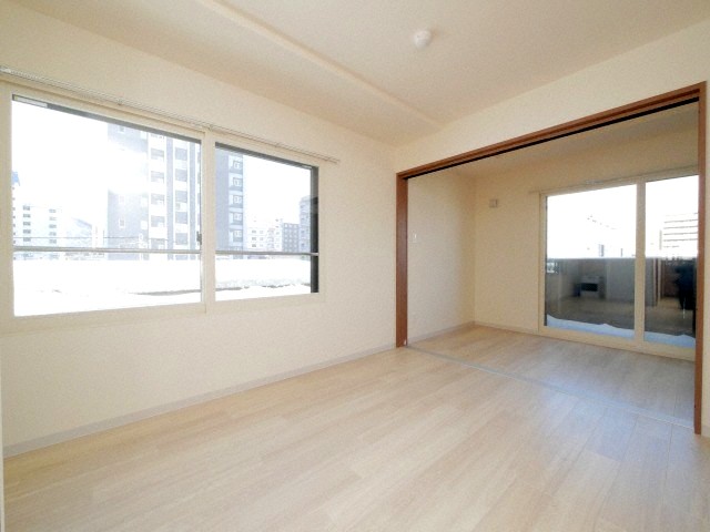 Harness南7条の居間写真