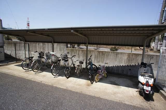 その他共有部分　屋根付き駐輪場